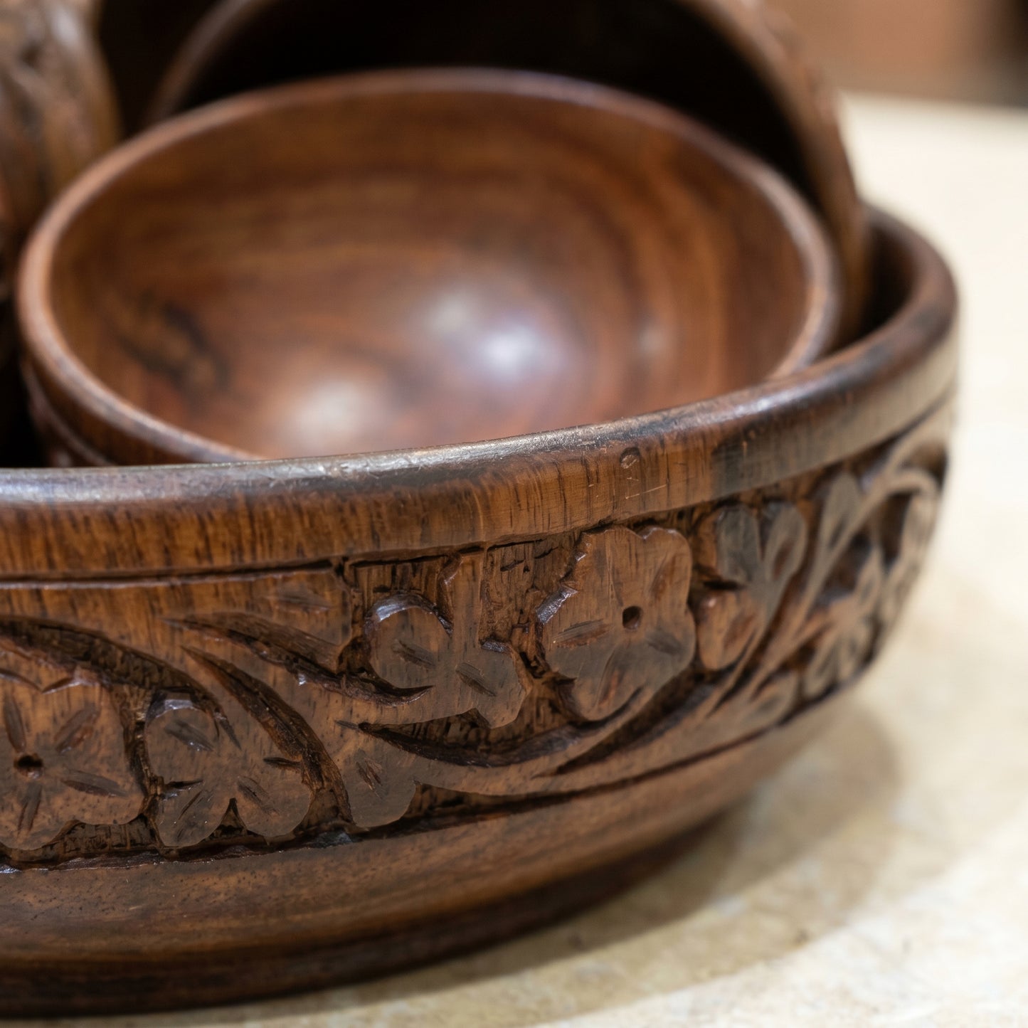Hand Carved Wooden Bowl Set, 7 Piece Serving Bowl Set with Large Salad Bowl and 6 Small Bowls, Solid Wood Snack Bowls for Dry Fruits, Nuts, Spices, Salad & Home Décor