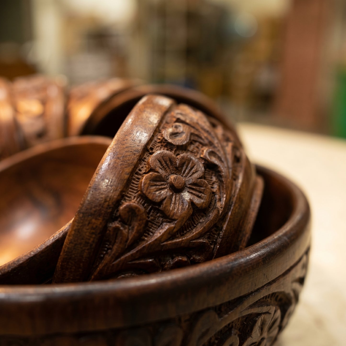 Hand Carved Wooden Bowl Set, 7 Piece Serving Bowl Set with Large Salad Bowl and 6 Small Bowls, Solid Wood Snack Bowls for Dry Fruits, Nuts, Spices, Salad & Home Décor