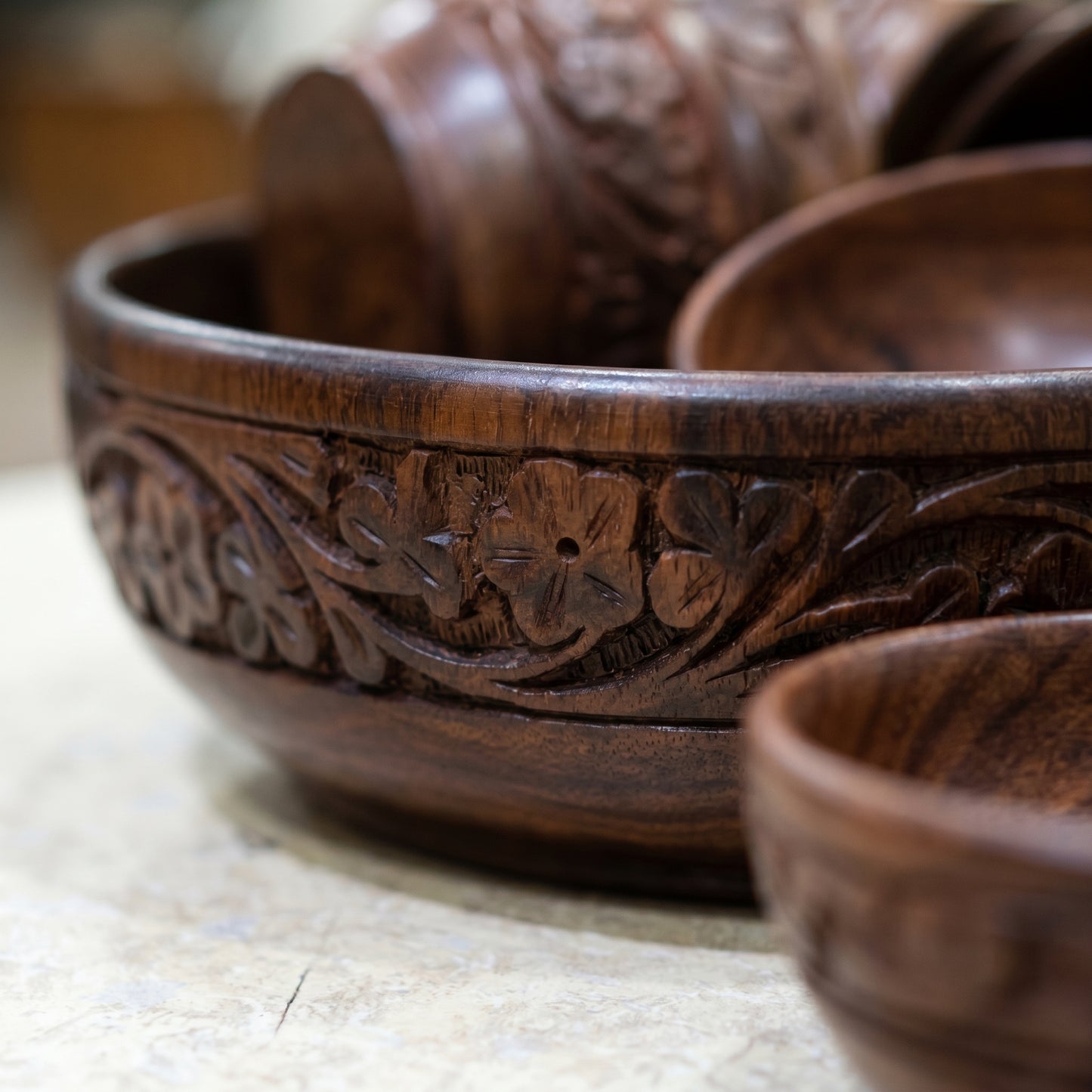 Hand Carved Wooden Bowl Set, 7 Piece Serving Bowl Set with Large Salad Bowl and 6 Small Bowls, Solid Wood Snack Bowls for Dry Fruits, Nuts, Spices, Salad & Home Décor